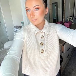 Cream button up, sleeveless sweater!  No tag but assuming it’s a Large!